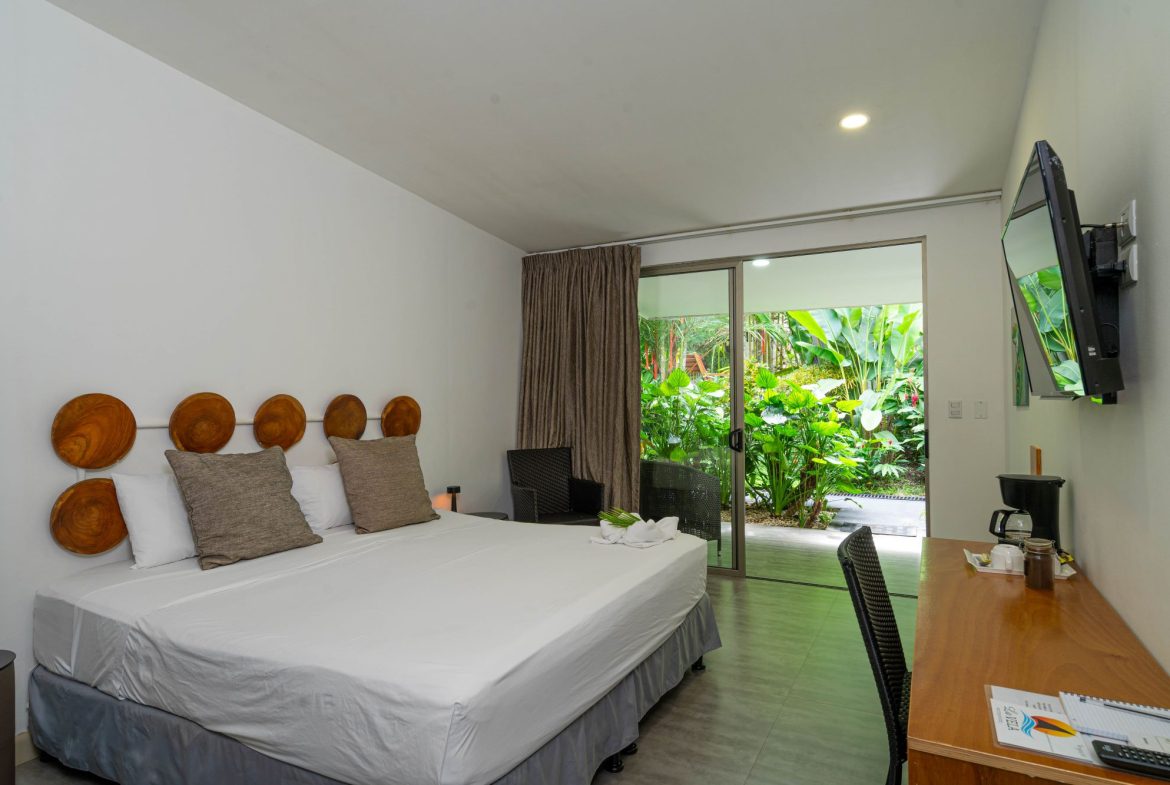 TWENTY-TWO ROOM HOTEL PROPERTY, IN MANUEL ANTONIO – 0.42 ACRES