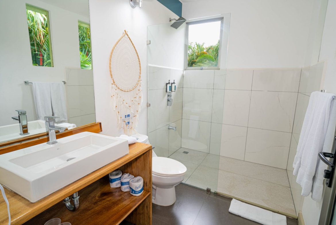 TWENTY-TWO ROOM HOTEL PROPERTY, IN MANUEL ANTONIO – 0.42 ACRES