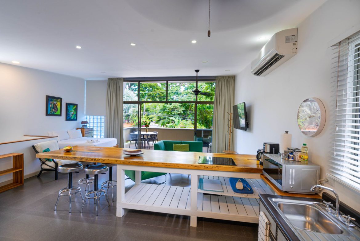 TWENTY-TWO ROOM HOTEL PROPERTY, IN MANUEL ANTONIO – 0.42 ACRES