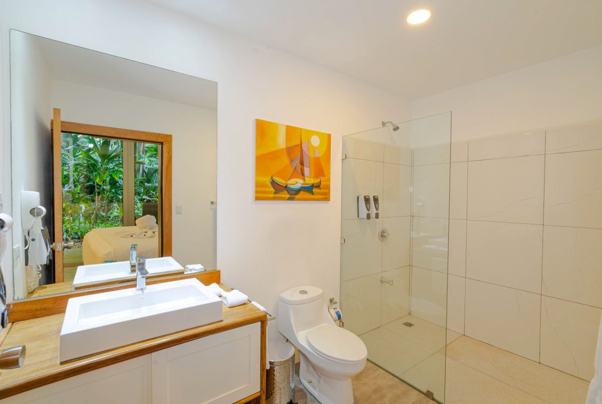 TWENTY-TWO ROOM HOTEL PROPERTY, IN MANUEL ANTONIO – 0.42 ACRES