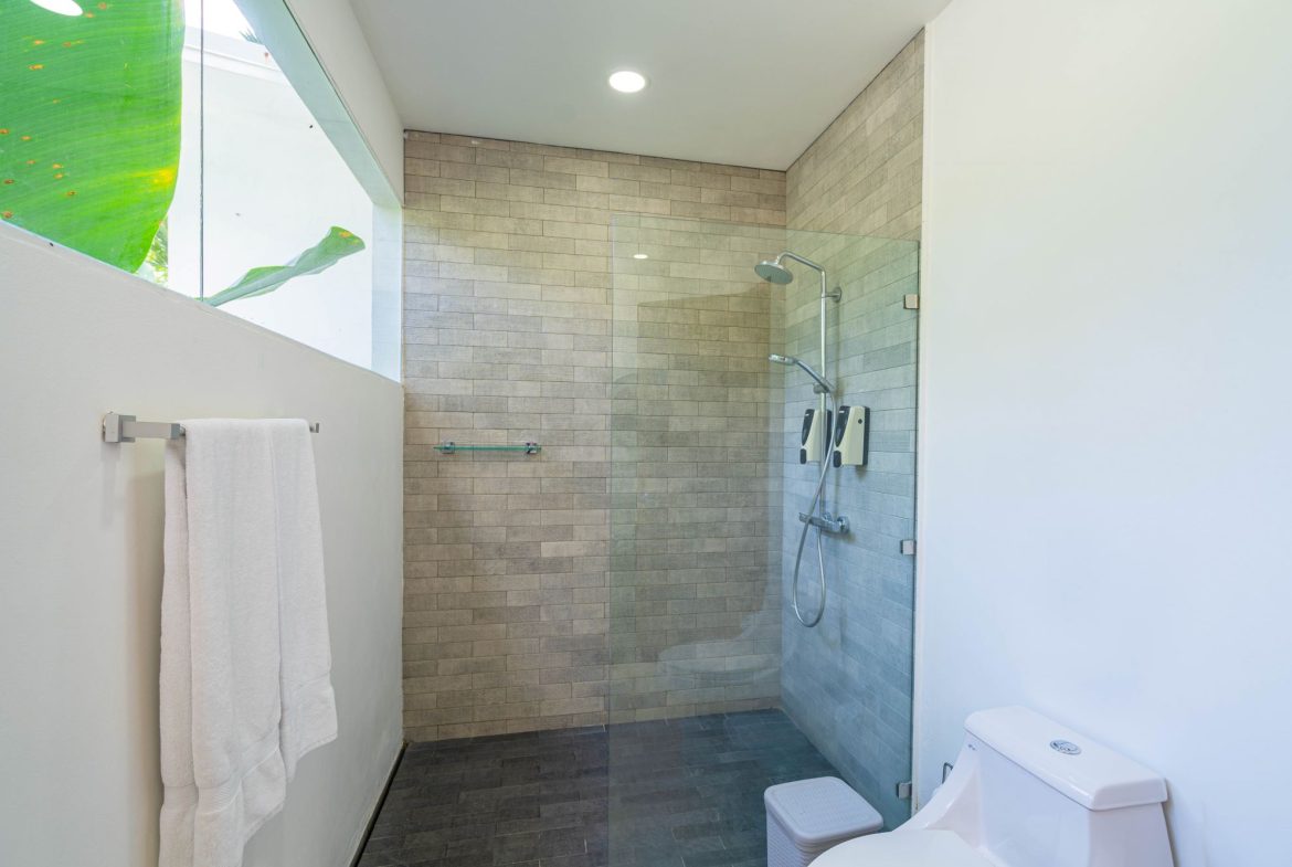 TWENTY-TWO ROOM HOTEL PROPERTY, IN MANUEL ANTONIO – 0.42 ACRES