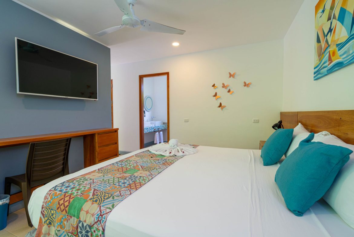 TWENTY-TWO ROOM HOTEL PROPERTY, IN MANUEL ANTONIO – 0.42 ACRES