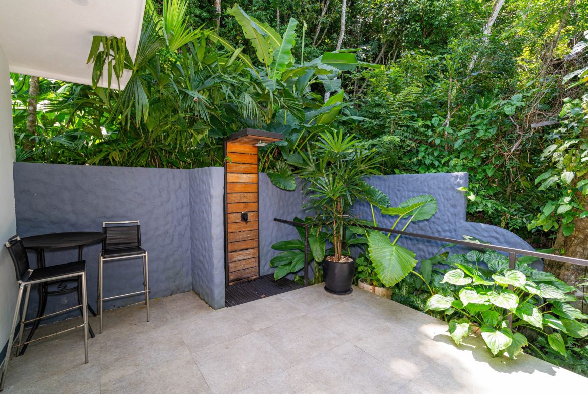TWENTY-TWO ROOM HOTEL PROPERTY, IN MANUEL ANTONIO – 0.42 ACRES