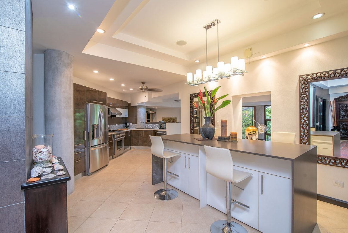 10 BEDROOM LUXURY HOME IN MANUEL ANTONIO
