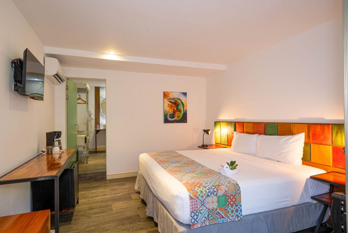 TWENTY-TWO ROOM HOTEL PROPERTY, IN MANUEL ANTONIO – 0.42 ACRES