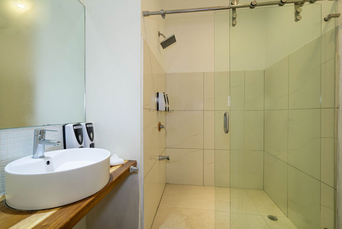TWENTY-TWO ROOM HOTEL PROPERTY, IN MANUEL ANTONIO – 0.42 ACRES