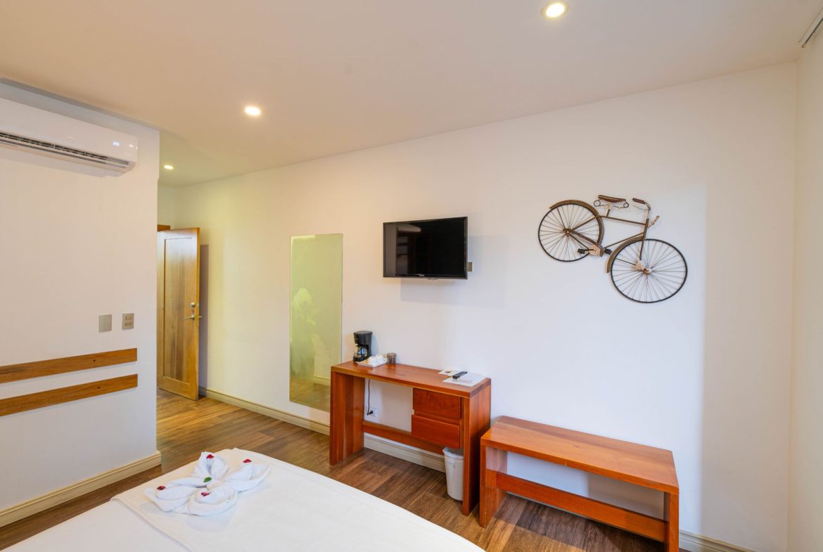 TWENTY-TWO ROOM HOTEL PROPERTY, IN MANUEL ANTONIO – 0.42 ACRES