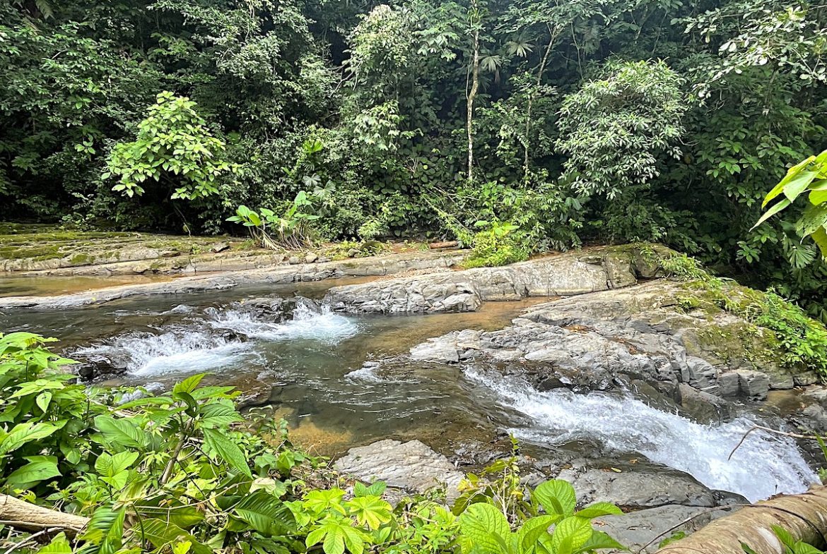 UVITA LAND WITH MULTIPLE BUILDING PADS – 25 ACRES