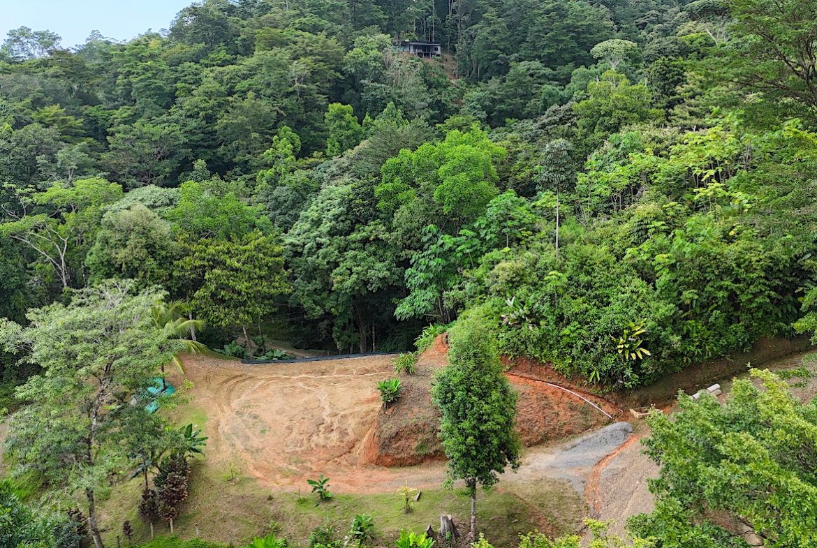 UVITA LAND WITH MULTIPLE BUILDING PADS – 25 ACRES