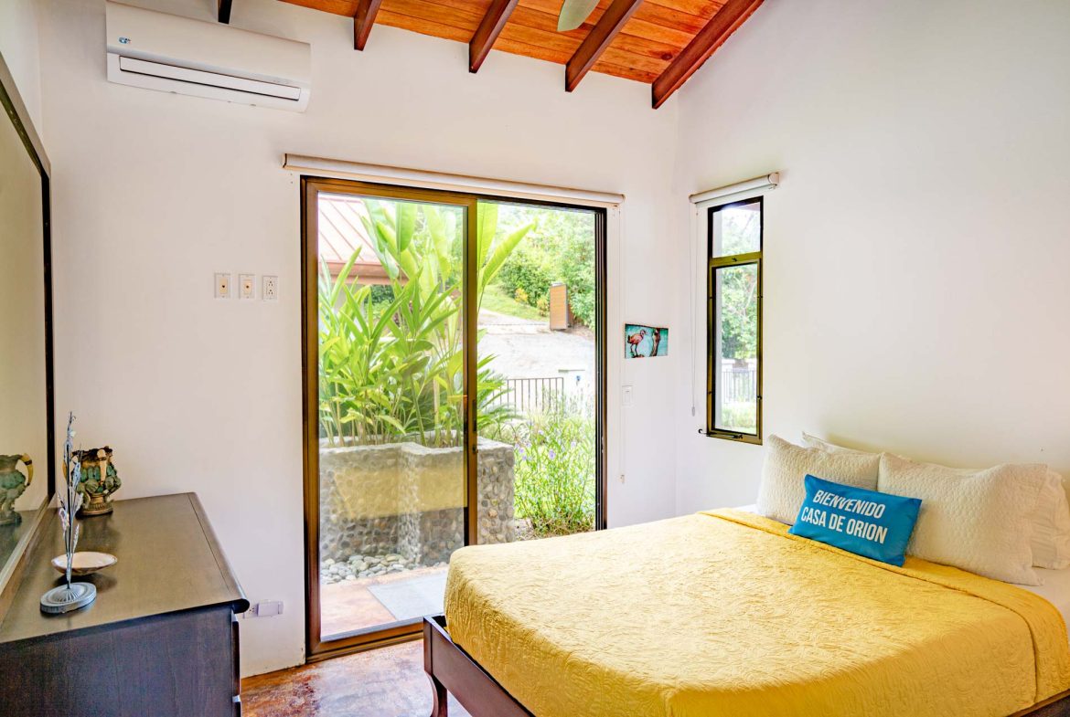 PROPERTY WITH 2 BEDROOM HOUSE AND A GUEST HOUSE, IN PLATANILLO – 3.35 ACRES