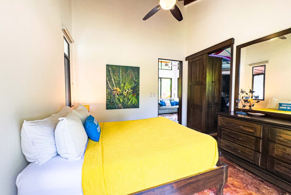 PROPERTY WITH 2 BEDROOM HOUSE AND A GUEST HOUSE, IN PLATANILLO – 3.35 ACRES