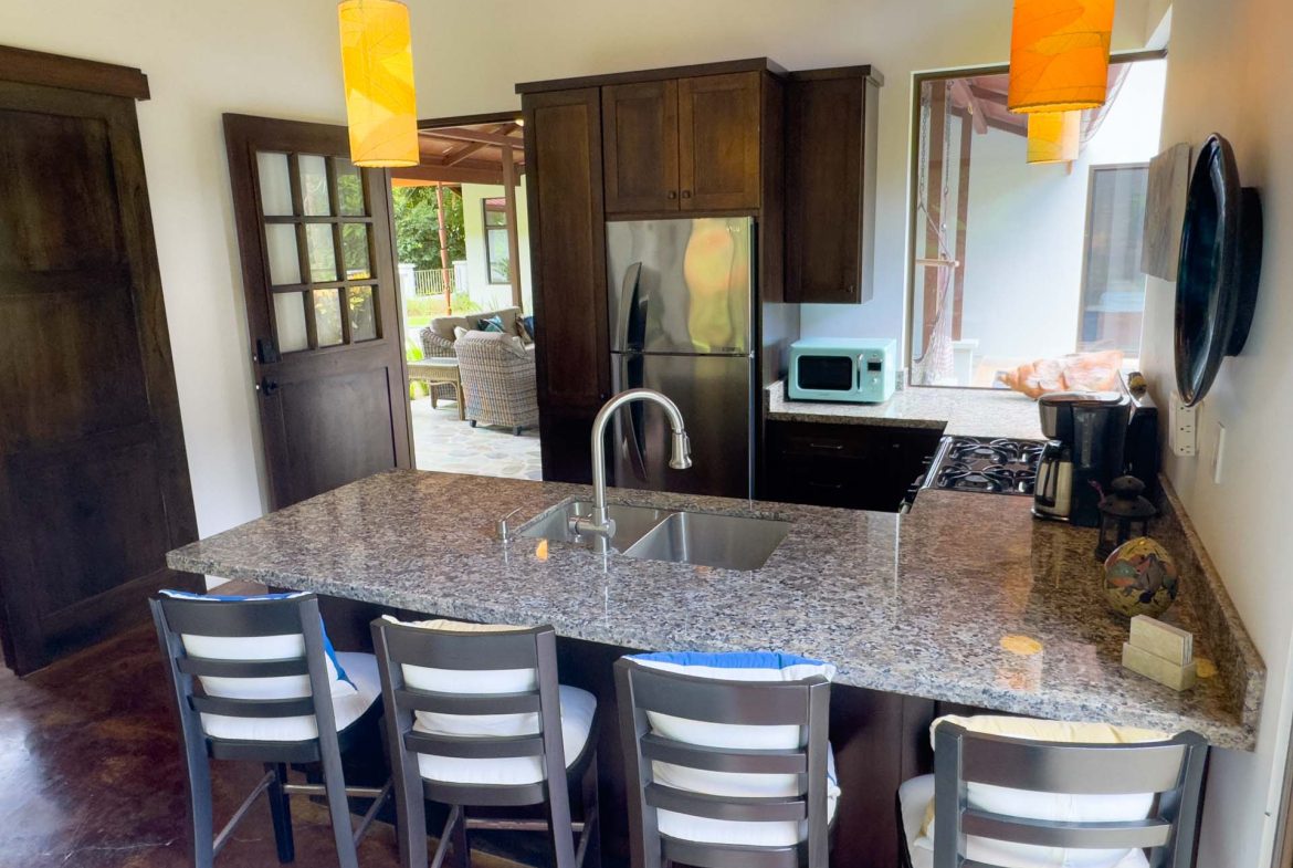 PROPERTY WITH 2 BEDROOM HOUSE AND A GUEST HOUSE, IN PLATANILLO – 3.35 ACRES