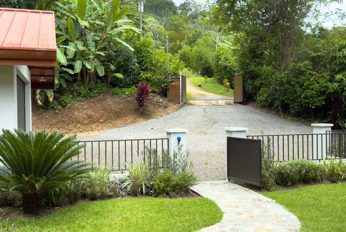 PROPERTY WITH 2 BEDROOM HOUSE AND A GUEST HOUSE, IN PLATANILLO – 3.35 ACRES, Uvita, Costa Rica — photo 4