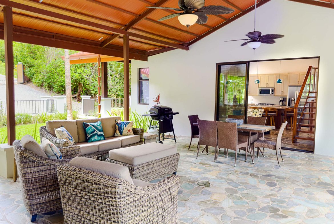 PROPERTY WITH 2 BEDROOM HOUSE AND A GUEST HOUSE, IN PLATANILLO – 3.35 ACRES