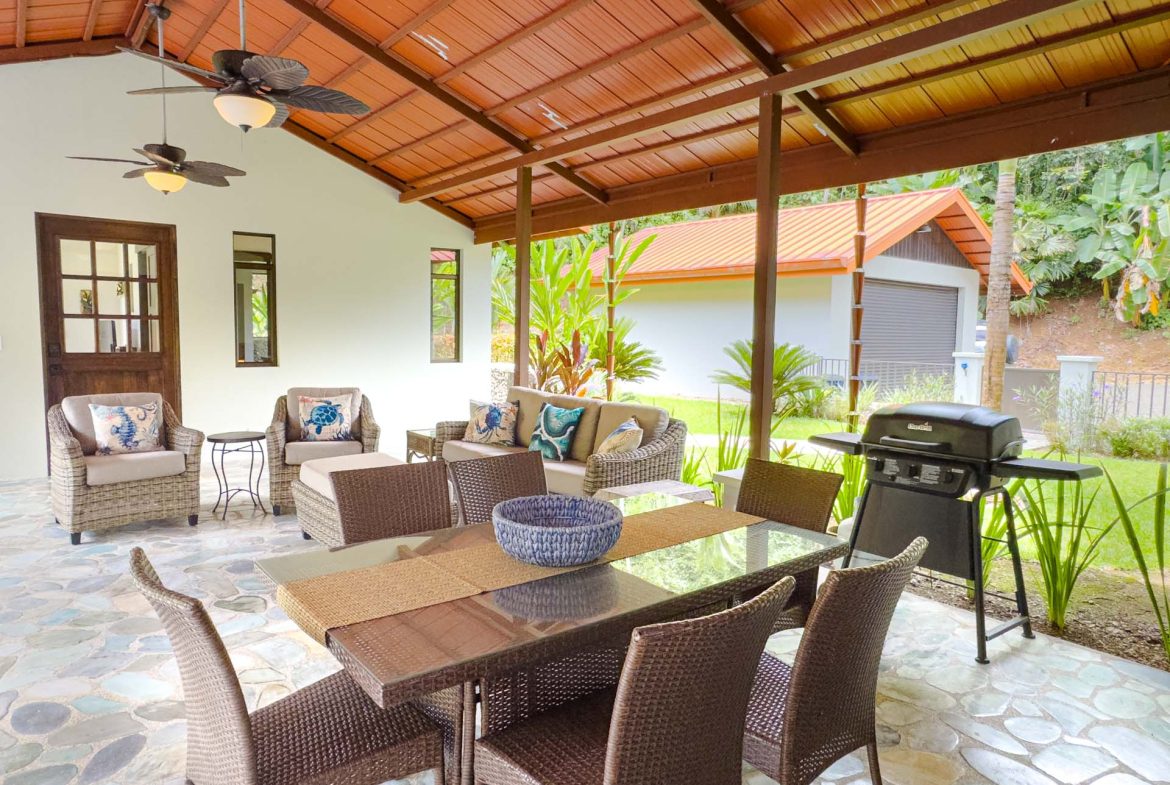 PROPERTY WITH 2 BEDROOM HOUSE AND A GUEST HOUSE, IN PLATANILLO – 3.35 ACRES