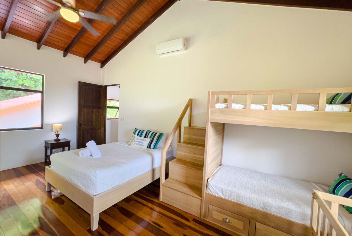 PROPERTY WITH 2 BEDROOM HOUSE AND A GUEST HOUSE, IN PLATANILLO – 3.35 ACRES
