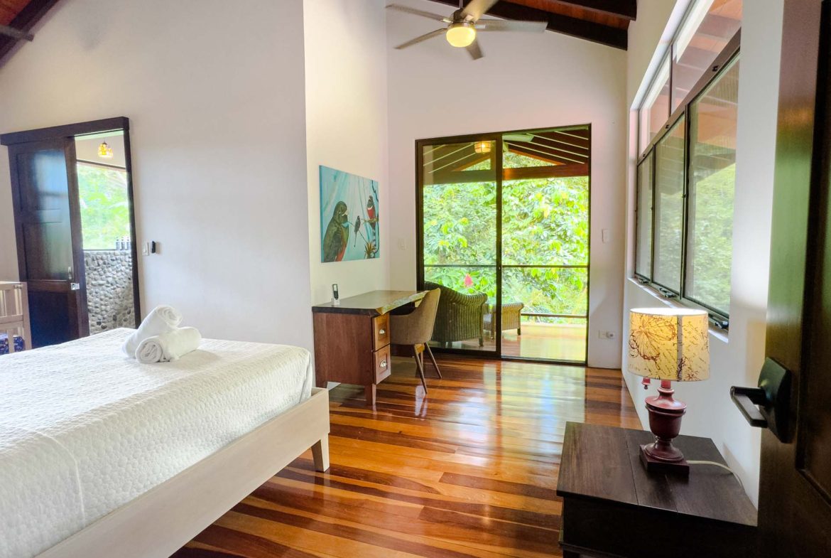 PROPERTY WITH 2 BEDROOM HOUSE AND A GUEST HOUSE, IN PLATANILLO – 3.35 ACRES