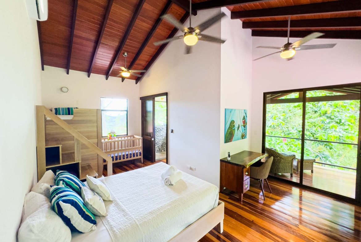 PROPERTY WITH 2 BEDROOM HOUSE AND A GUEST HOUSE, IN PLATANILLO – 3.35 ACRES