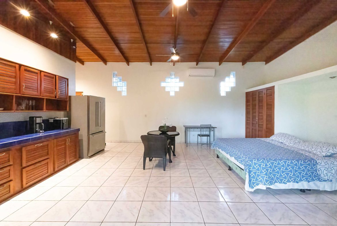 PROPERTY WITH TWO BEDROOM HOME NEAR TO MANUEL ANTONIO CENTER – 0.74 ACRES