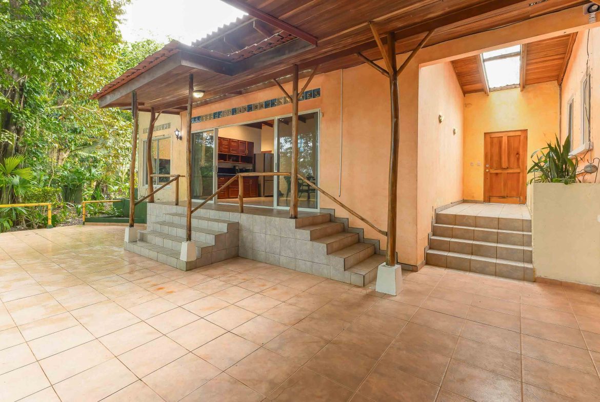 PROPERTY WITH TWO BEDROOM HOME NEAR TO MANUEL ANTONIO CENTER – 0.74 ACRES, Uvita, Costa Rica — photo 3