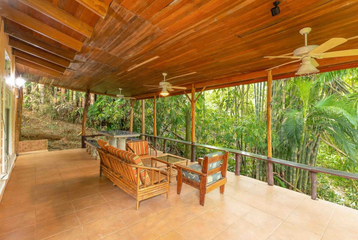 PROPERTY WITH TWO BEDROOM HOME NEAR TO MANUEL ANTONIO CENTER – 0.74 ACRES