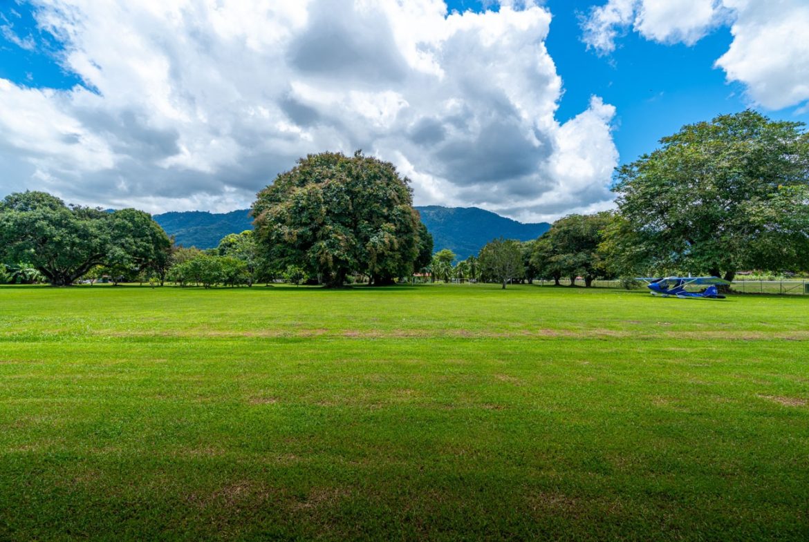 POTENTIAL COMMERCIAL PROPERTY WITH MULTIPLE HOMES NEXT TO AIRPORT IN PALMAR SUR, Uvita, Costa Rica — photo 3
