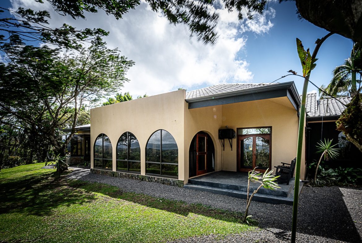 JUNGLE PROPERTY WITH IN FRONT ARENAL LAKE VIEW  AND GUEST GUEST HOUESE, IN TEJONA – 4.17 ACRES