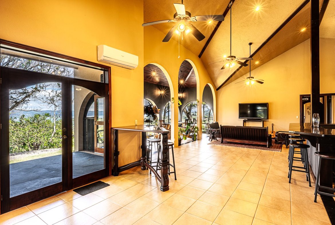 JUNGLE PROPERTY WITH IN FRONT ARENAL LAKE VIEW  AND GUEST GUEST HOUESE, IN TEJONA – 4.17 ACRES