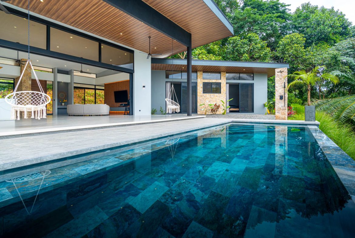 LUXURY PROPERTY WITH THREE BEDROOMS HOME AND MOUNTAIN VIEW, IN OJOCHAL 4.7 ACRES, Uvita, Costa Rica — photo 6