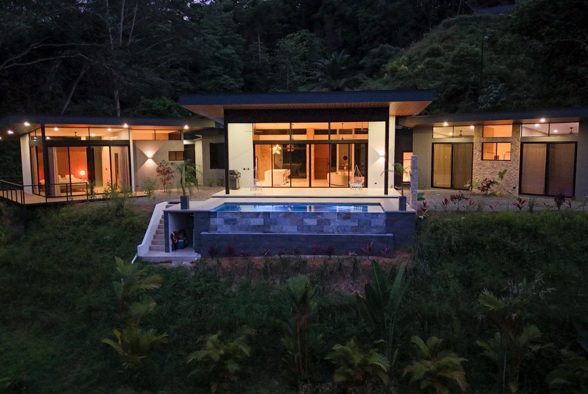 LUXURY PROPERTY WITH THREE BEDROOMS HOME AND MOUNTAIN VIEW, IN OJOCHAL 4.7 ACRES, Uvita, Costa Rica — photo 3