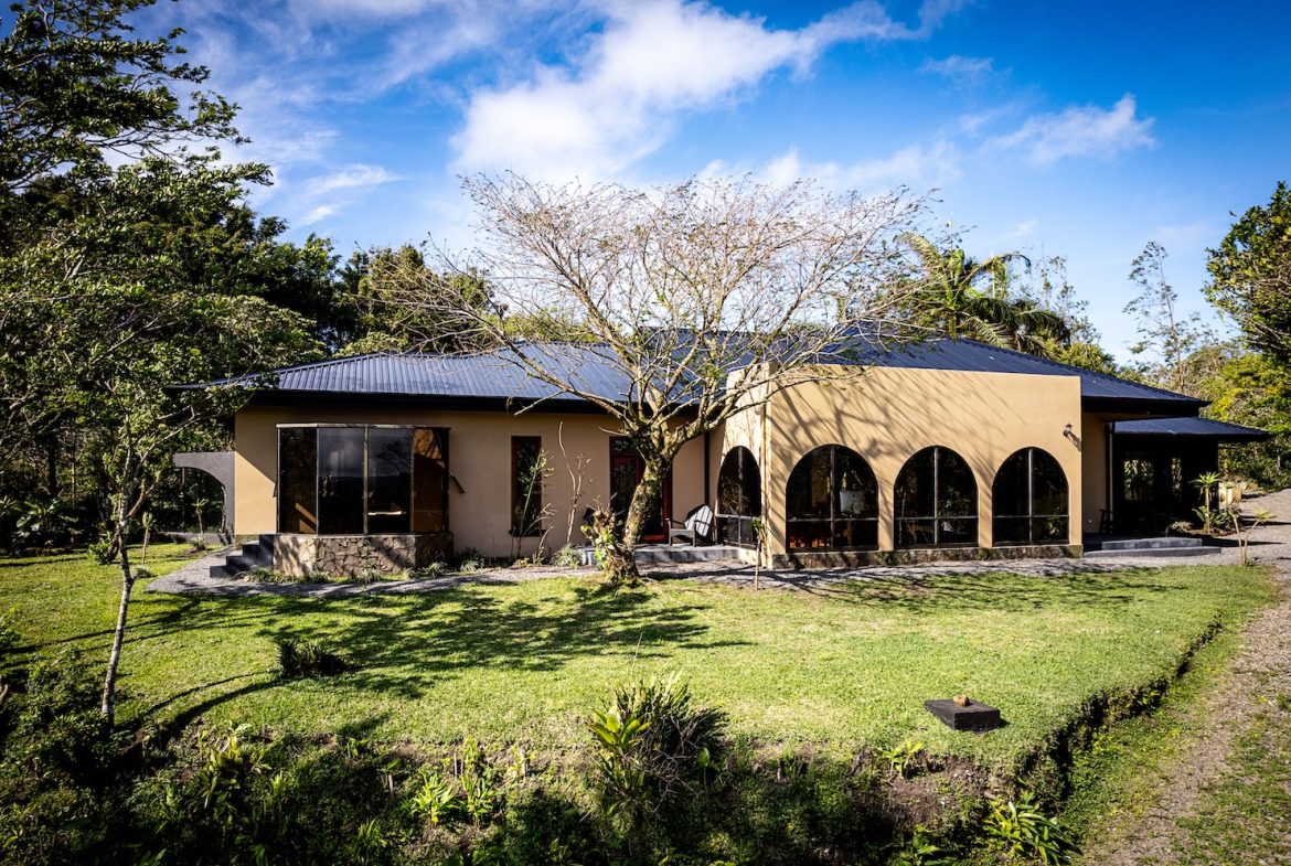 JUNGLE PROPERTY WITH IN FRONT ARENAL LAKE VIEW  AND GUEST GUEST HOUESE, IN TEJONA – 4.17 ACRES