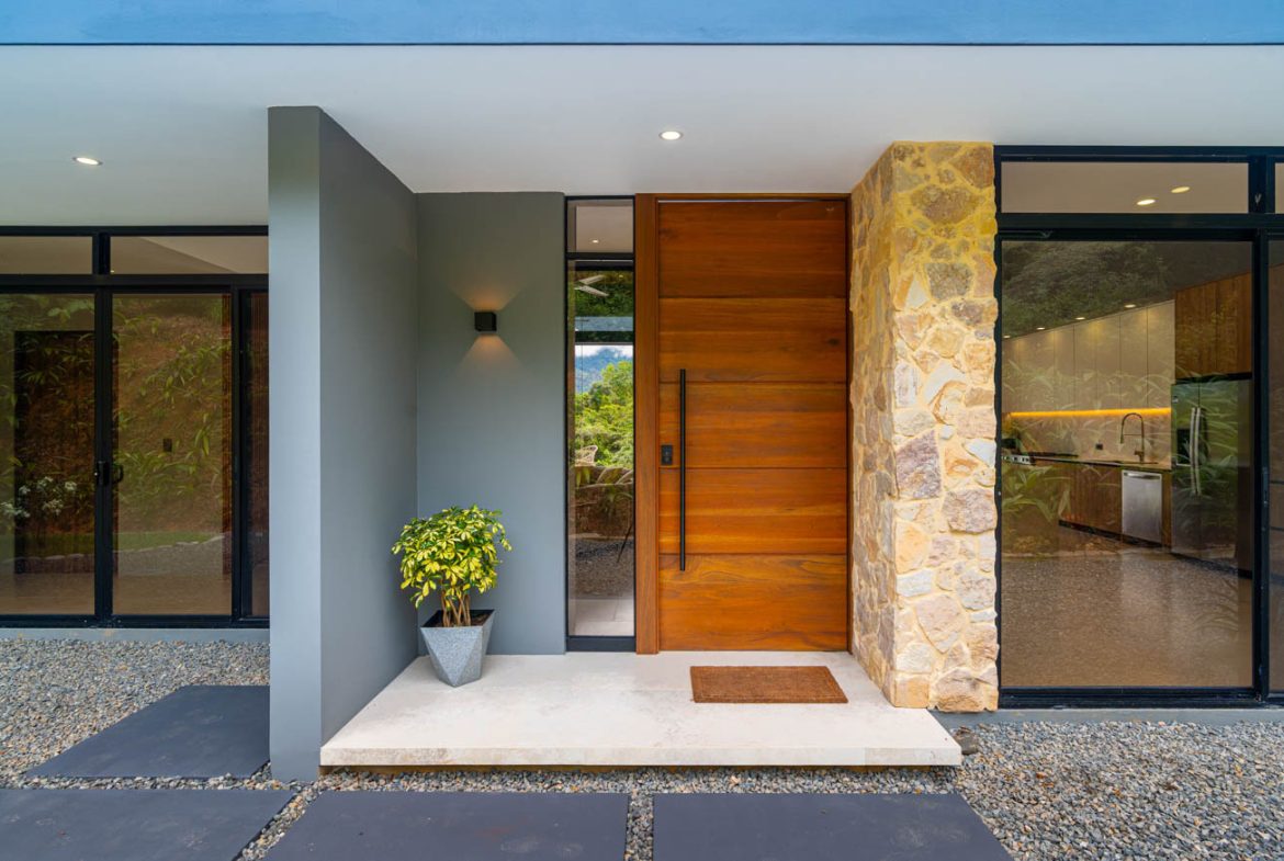 LUXURY PROPERTY WITH THREE BEDROOMS HOME AND MOUNTAIN VIEW, IN OJOCHAL 4.7 ACRES, Uvita, Costa Rica — photo 8