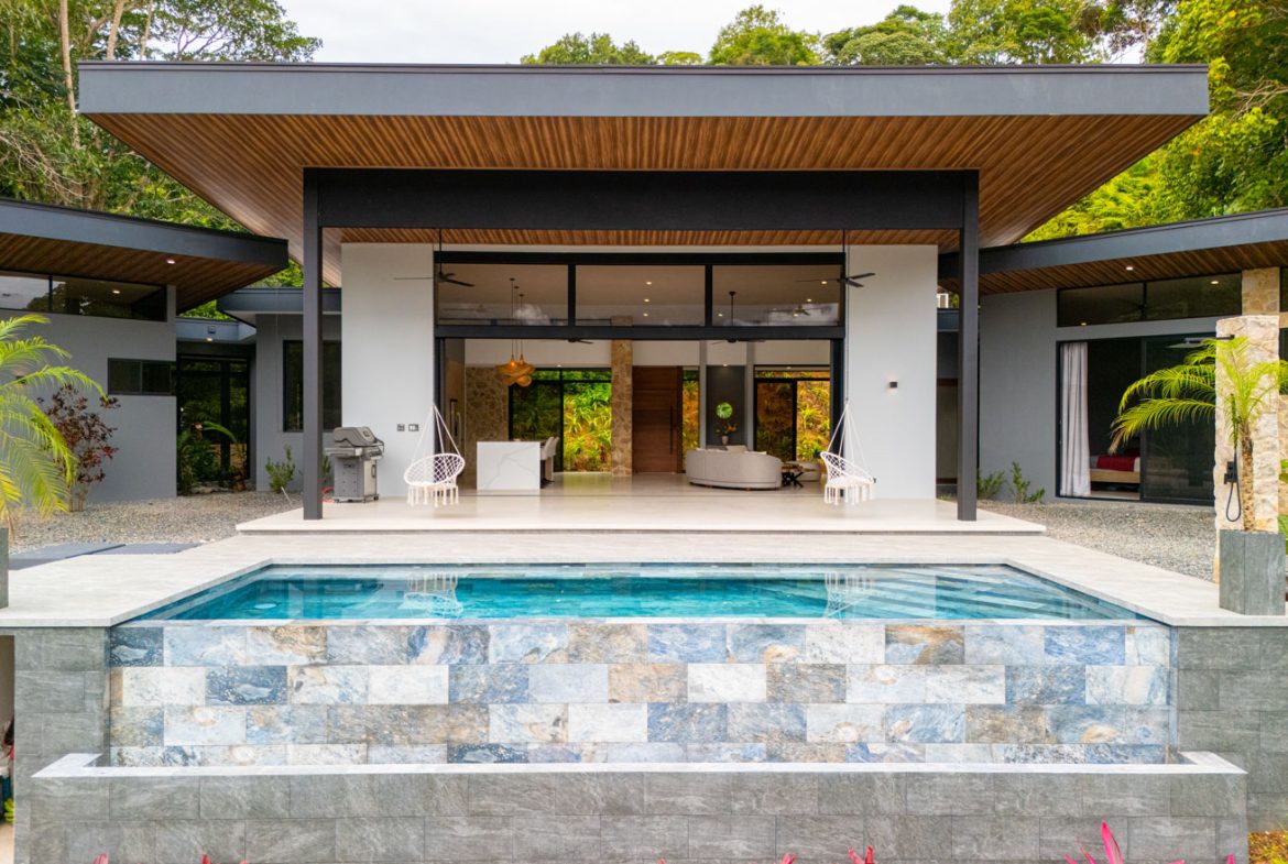 LUXURY PROPERTY WITH THREE BEDROOMS HOME AND MOUNTAIN VIEW, IN OJOCHAL 4.7 ACRES, Uvita, Costa Rica — photo 5