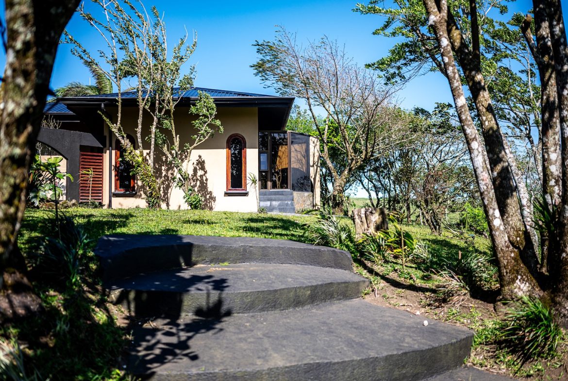 JUNGLE PROPERTY WITH IN FRONT ARENAL LAKE VIEW  AND GUEST GUEST HOUESE, IN TEJONA – 4.17 ACRES
