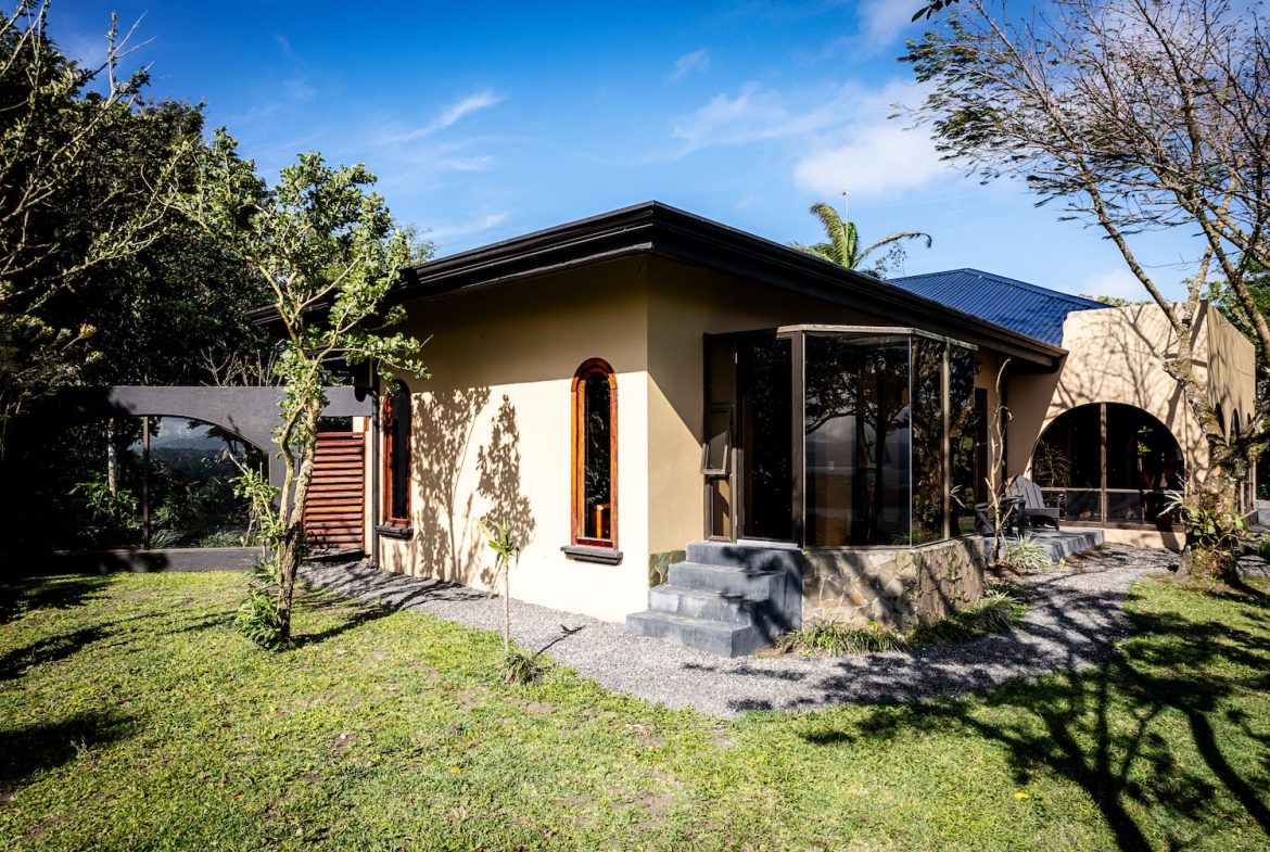 JUNGLE PROPERTY WITH IN FRONT ARENAL LAKE VIEW  AND GUEST GUEST HOUESE, IN TEJONA – 4.17 ACRES