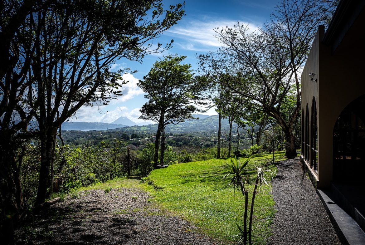 JUNGLE PROPERTY WITH IN FRONT ARENAL LAKE VIEW  AND GUEST GUEST HOUESE, IN TEJONA – 4.17 ACRES