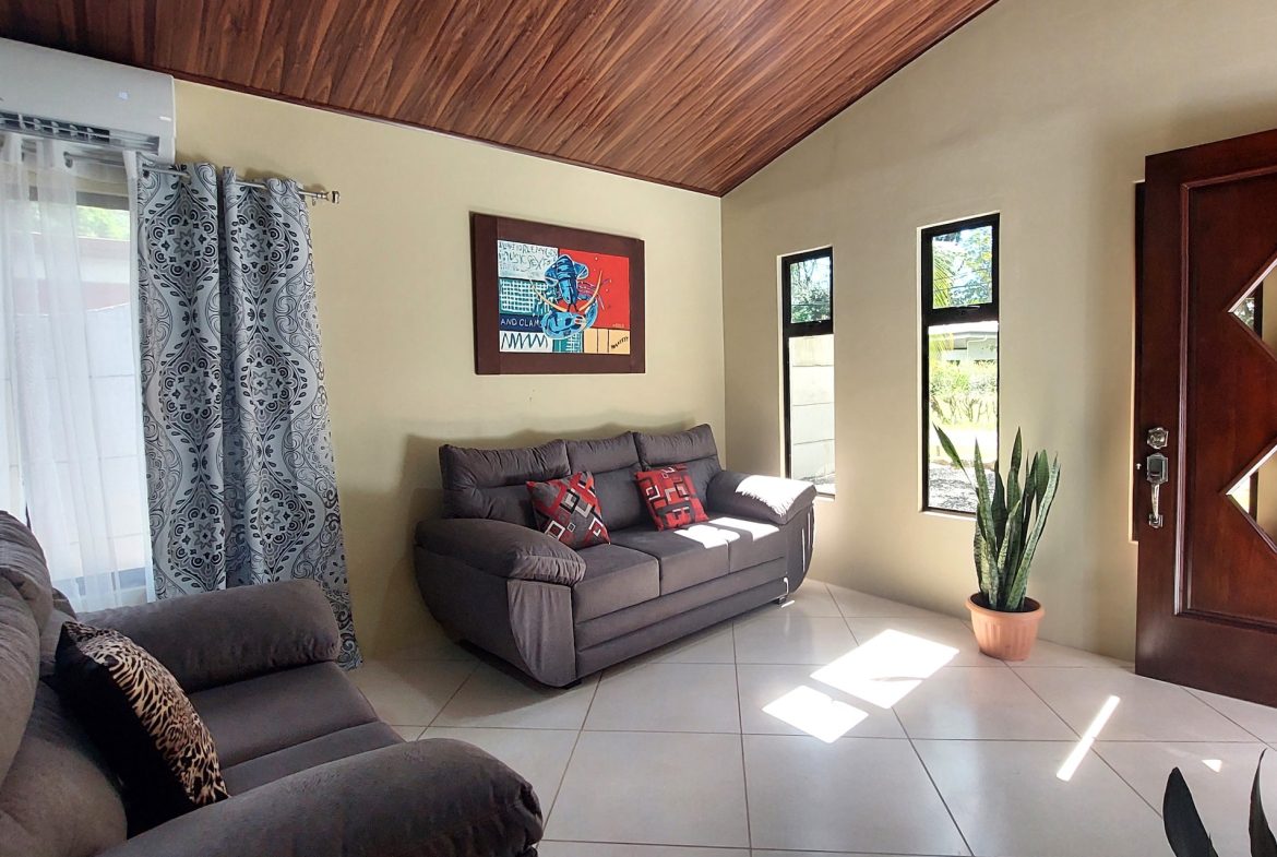 PROPERTY TWO BEDROOM HOME NEAR TO THE BEACH, IN HATILLO – 0.09 ACRES, Uvita, Costa Rica — photo 4