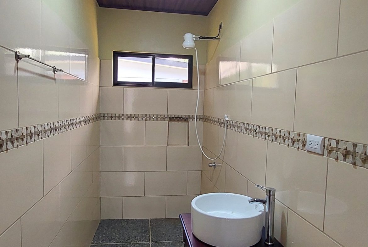 PROPERTY TWO BEDROOM HOME NEAR TO THE BEACH, IN HATILLO – 0.09 ACRES, Uvita, Costa Rica — photo 7
