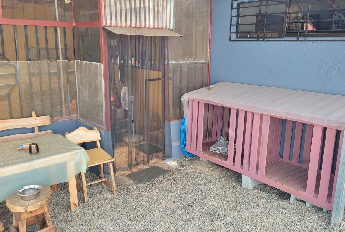 PROPERTY WITH THREE BEDROOMS HOME  AND FRUIT TREES, NEAR TO THE SAN ISIDRO – 0.03 ACRES
