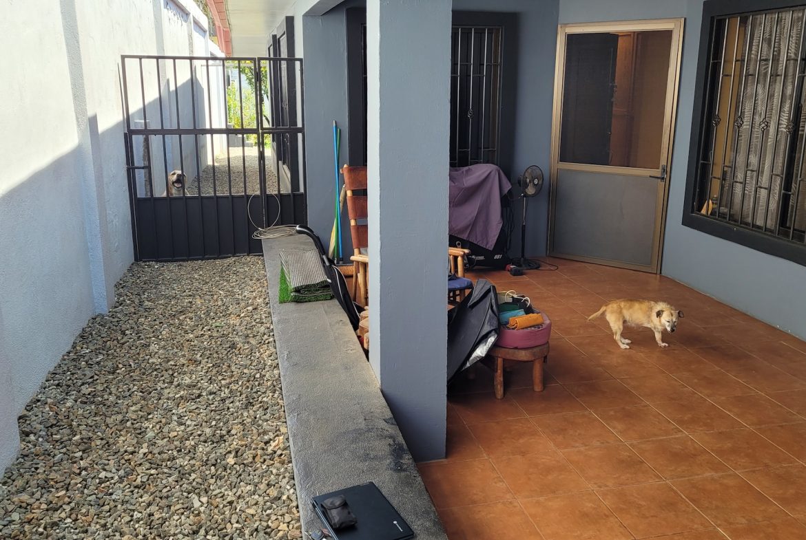 PROPERTY WITH THREE BEDROOMS HOME  AND FRUIT TREES, NEAR TO THE SAN ISIDRO – 0.03 ACRES