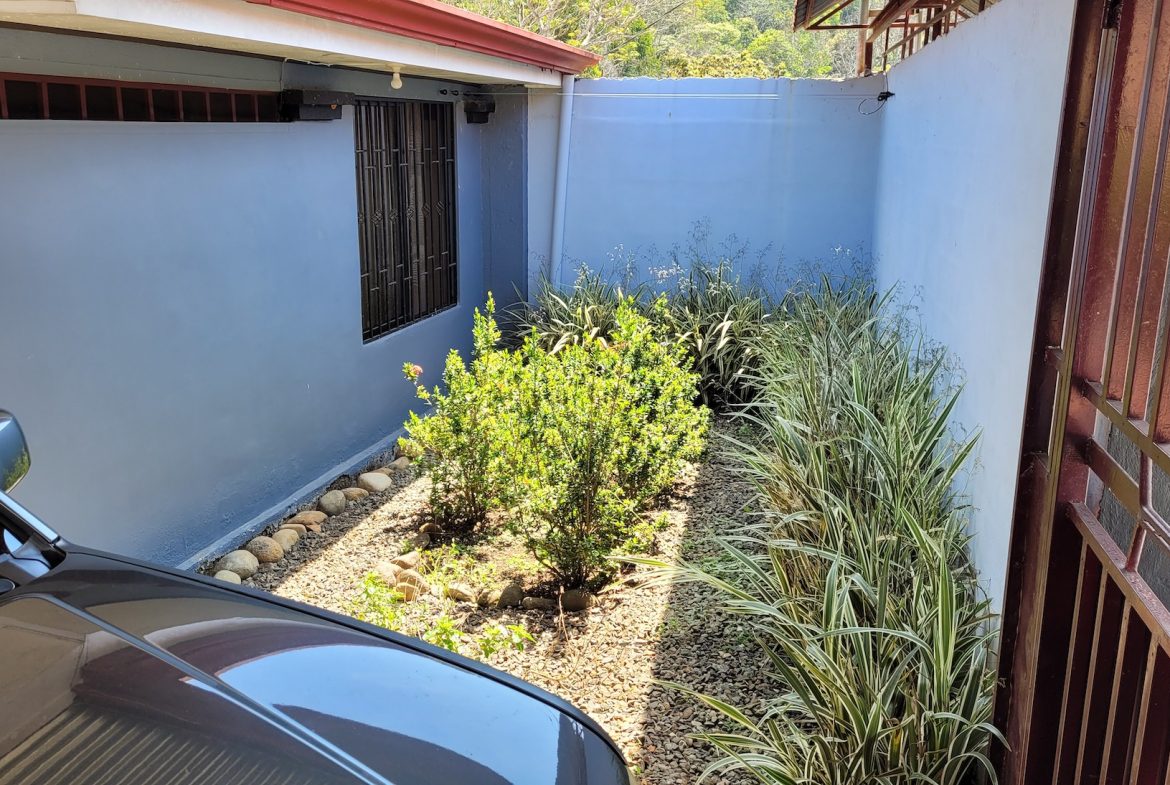 PROPERTY WITH THREE BEDROOMS HOME  AND FRUIT TREES, NEAR TO THE SAN ISIDRO – 0.03 ACRES