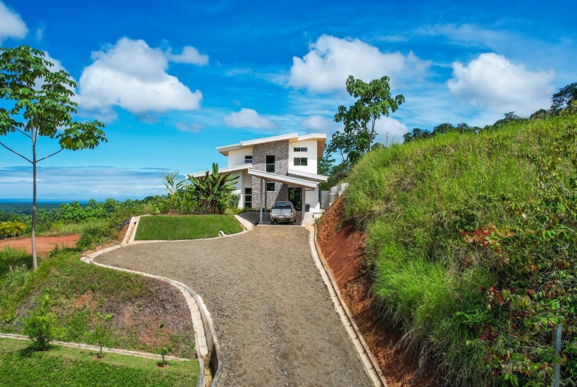 PROPERTY THREE BEDROOM HOME WITH OCEAN AND VALLEY VIEWS, IN CHONTALES – 0.29 ACRES, Uvita, Costa Rica — photo 1