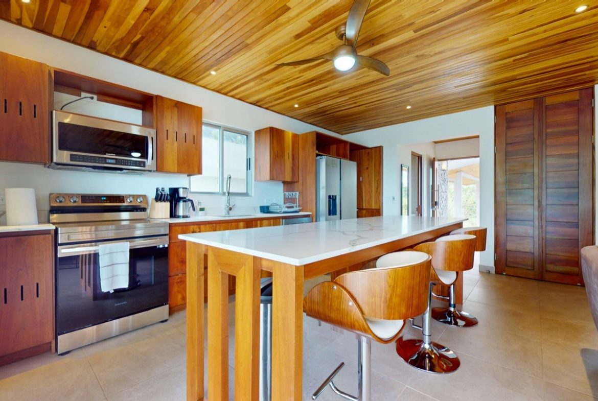 PROPERTY THREE BEDROOM HOME WITH OCEAN AND VALLEY VIEWS, IN CHONTALES – 0.29 ACRES, Uvita, Costa Rica — photo 6