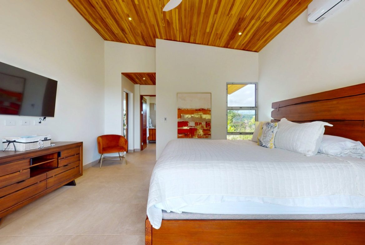 PROPERTY THREE BEDROOM HOME WITH OCEAN AND VALLEY VIEWS, IN CHONTALES – 0.29 ACRES