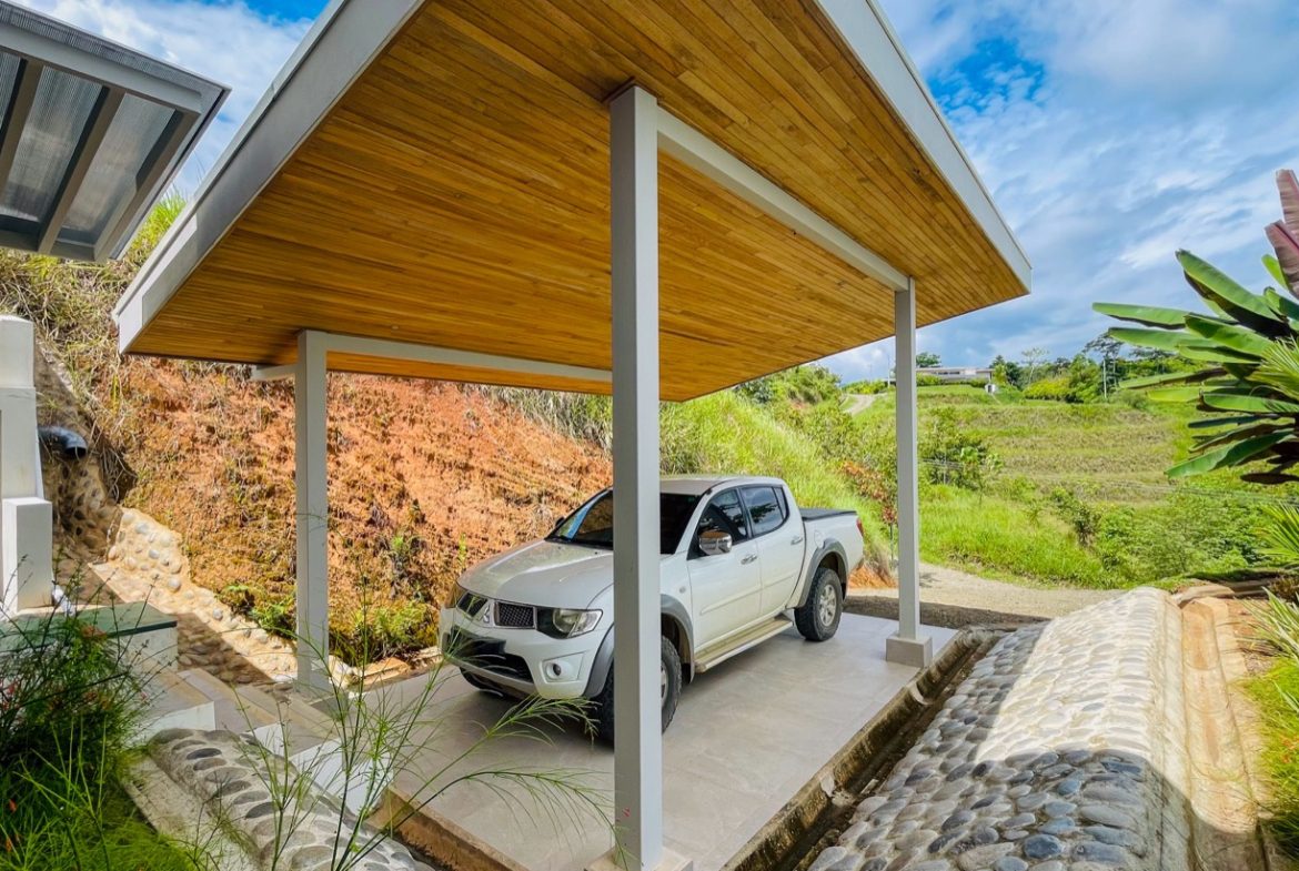 PROPERTY THREE BEDROOM HOME WITH OCEAN AND VALLEY VIEWS, IN CHONTALES – 0.29 ACRES