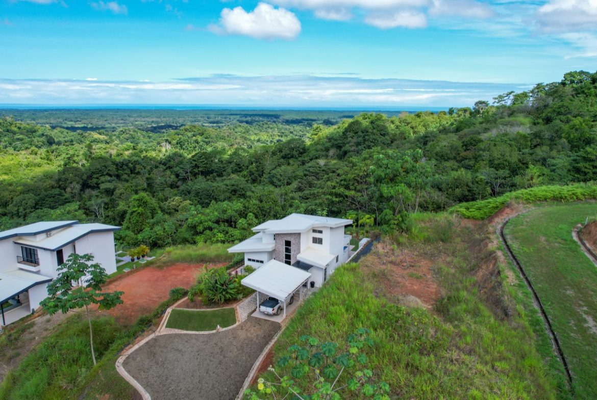 PROPERTY THREE BEDROOM HOME WITH OCEAN AND VALLEY VIEWS, IN CHONTALES – 0.29 ACRES