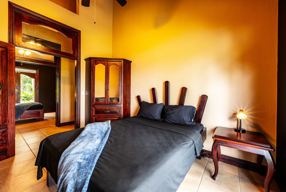 JUNGLE PROPERTY WITH IN FRONT ARENAL LAKE VIEW  AND GUEST GUEST HOUESE, IN TEJONA – 4.17 ACRES