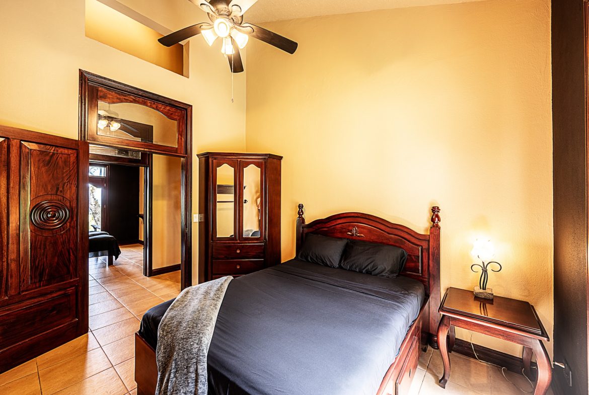 JUNGLE PROPERTY WITH IN FRONT ARENAL LAKE VIEW  AND GUEST GUEST HOUESE, IN TEJONA – 4.17 ACRES