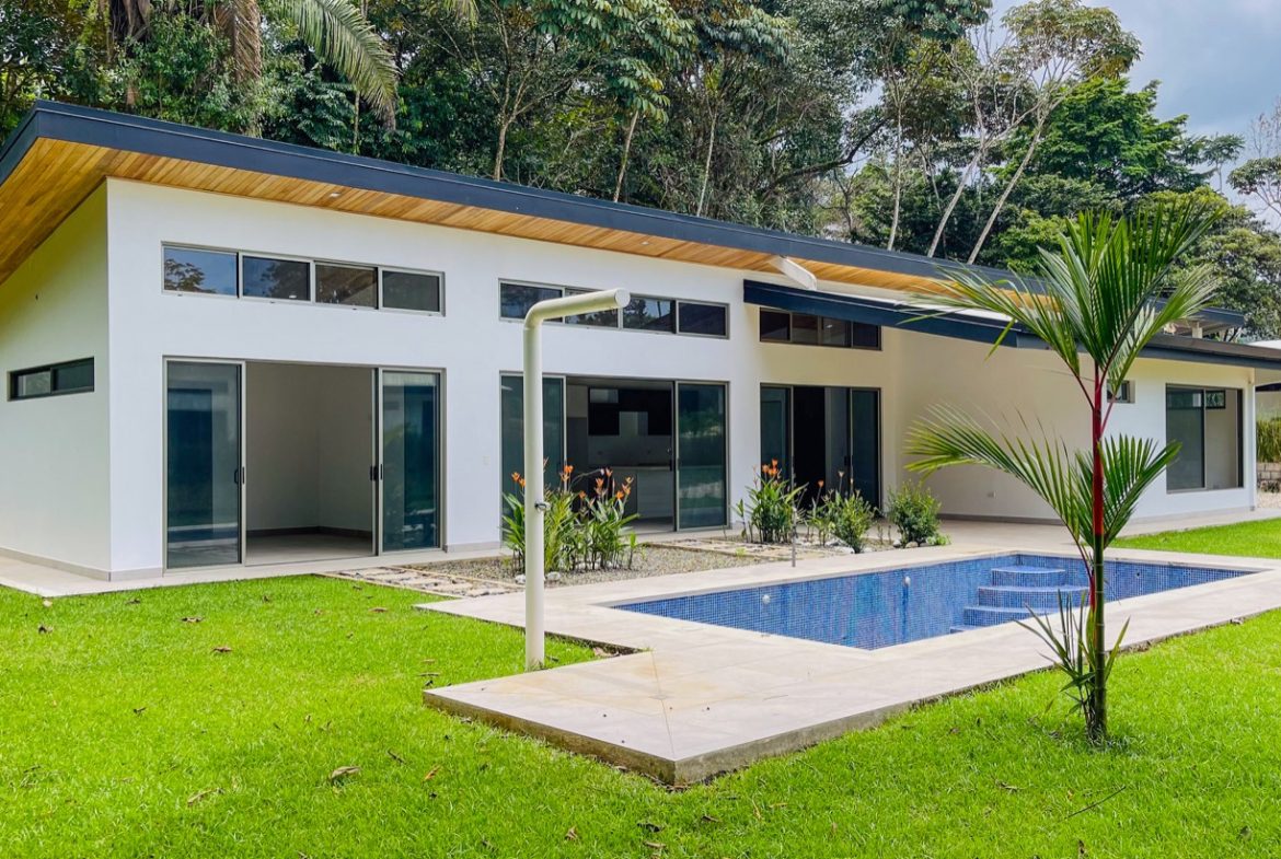 PROPERTY WITH MOUNTAIN VIEWS AND POOL, IN OJOCHAL – 0.3 ACRES, Uvita, Costa Rica — photo 2