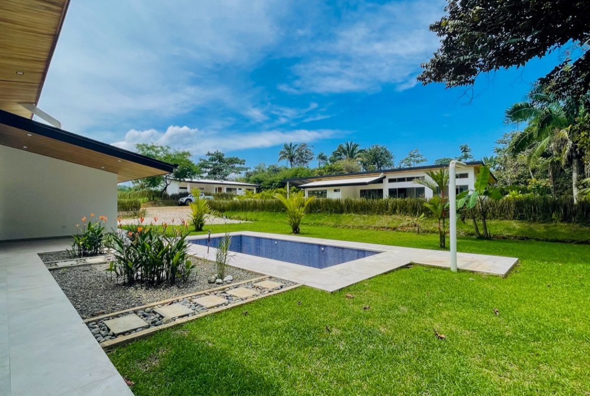 PROPERTY WITH MOUNTAIN VIEWS AND POOL, IN OJOCHAL – 0.3 ACRES, Uvita, Costa Rica — photo 3